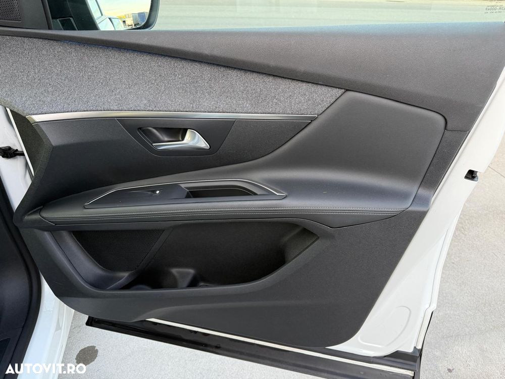 Peugeot 3008 1.2 PureTech Turbo S&S EAT8 Allure - 37