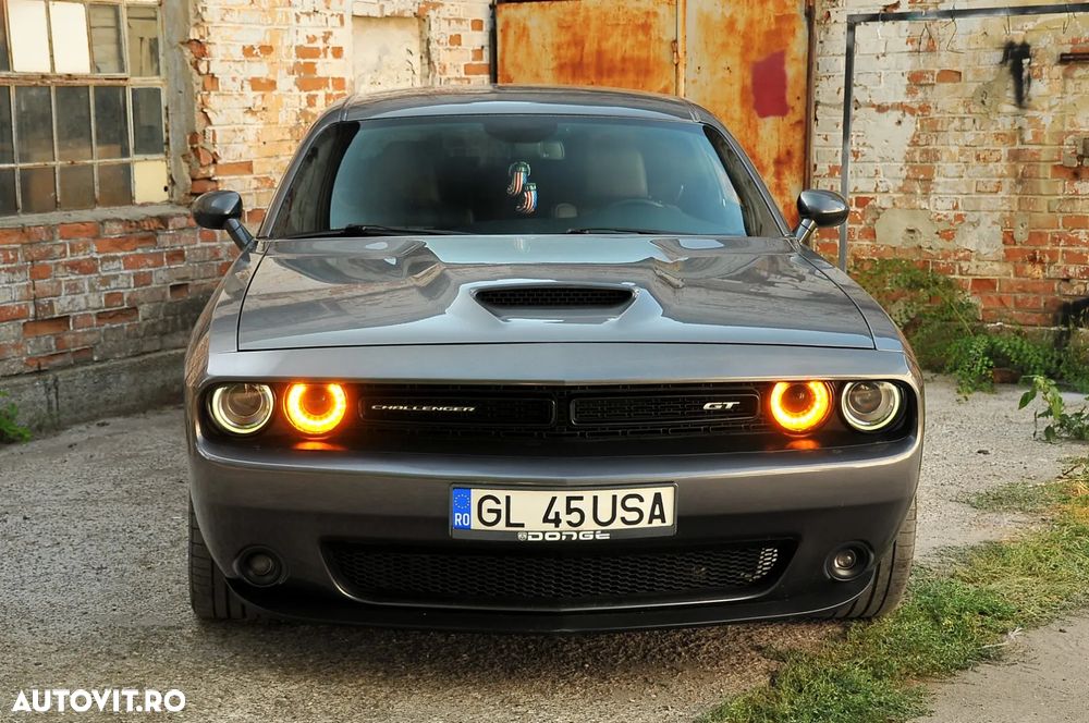 Dodge Challenger - 2