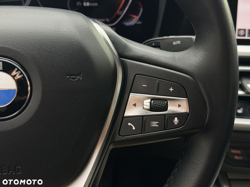 BMW Seria 3 318i - 25