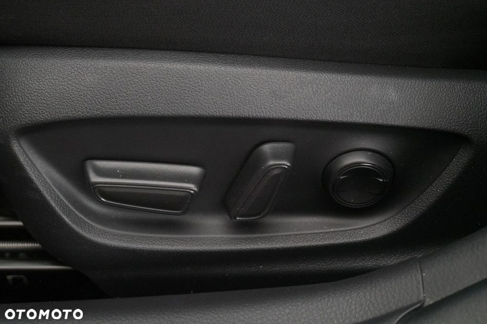 Toyota Camry 2.5 Hybrid Comfort CVT - 27