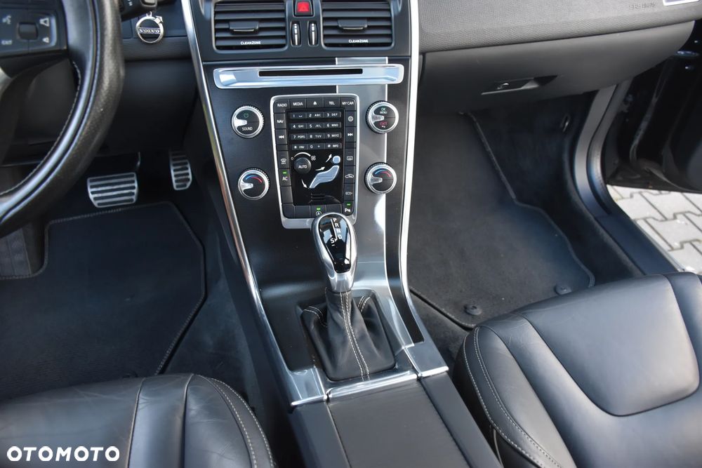 Volvo XC 60 D3 Drive-E R-Design Momentum - 19