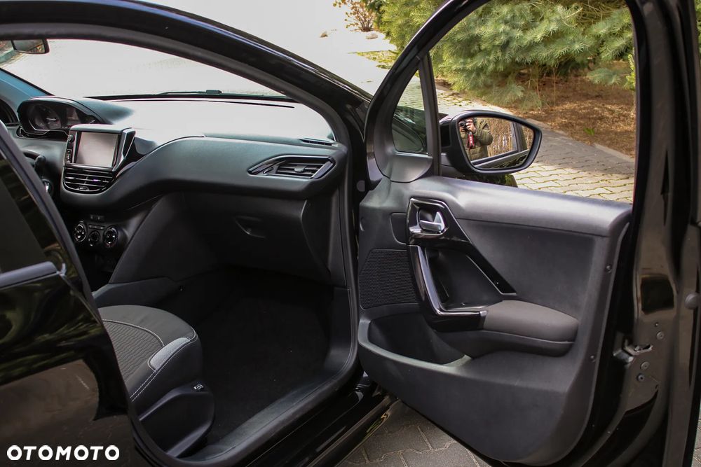Peugeot 208 - 24