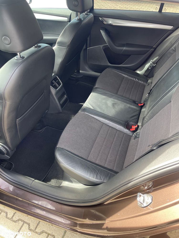 Skoda Octavia ver-2-0-tdi-elegance-dsg - 9