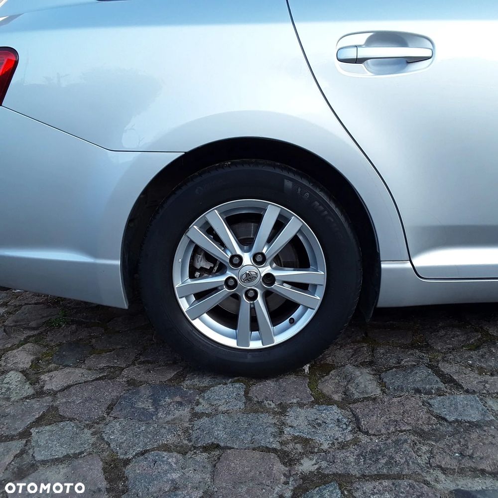 Toyota Avensis 2.0 D-4D Executive - 8