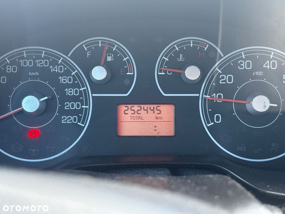 Fiat Grande Punto - 4