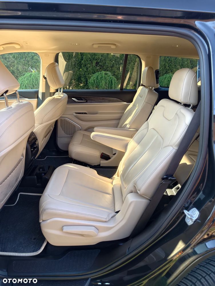 Jeep Grand Cherokee - 16