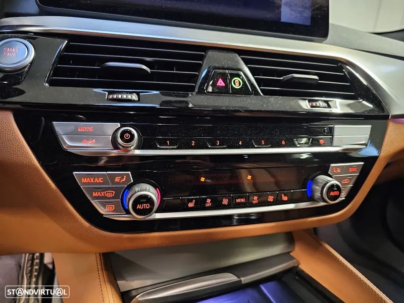 BMW 530 e Pack Desportivo M - 26