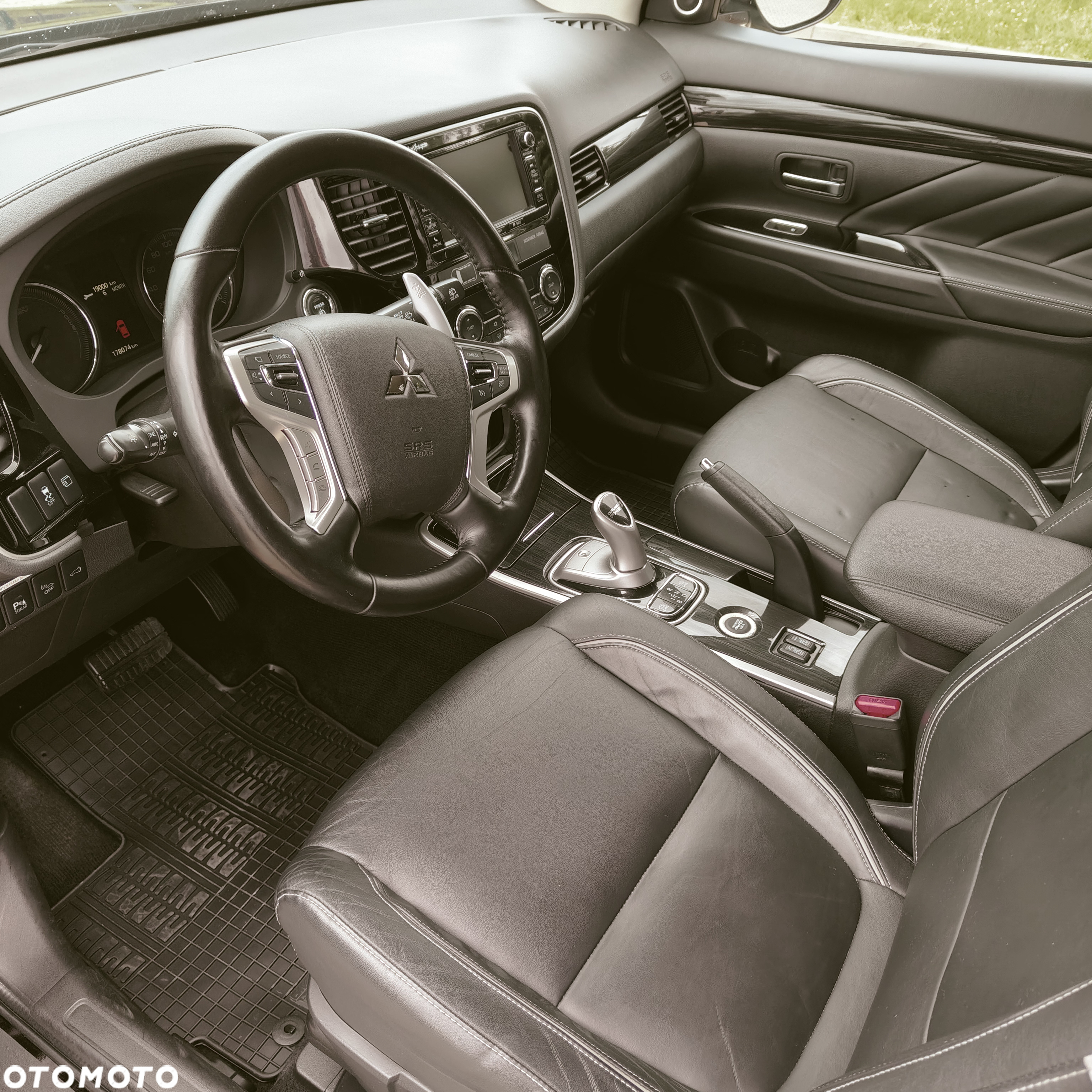 Mitsubishi Outlander - 13