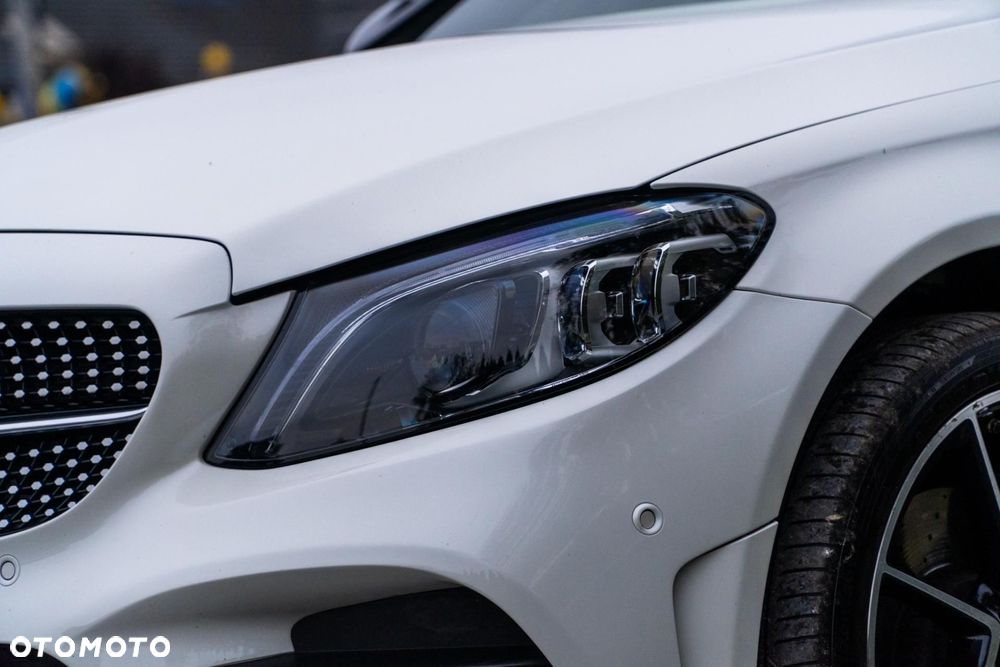 Mercedes-Benz Klasa C 300 d 4MATIC 9G-TRONIC - 38