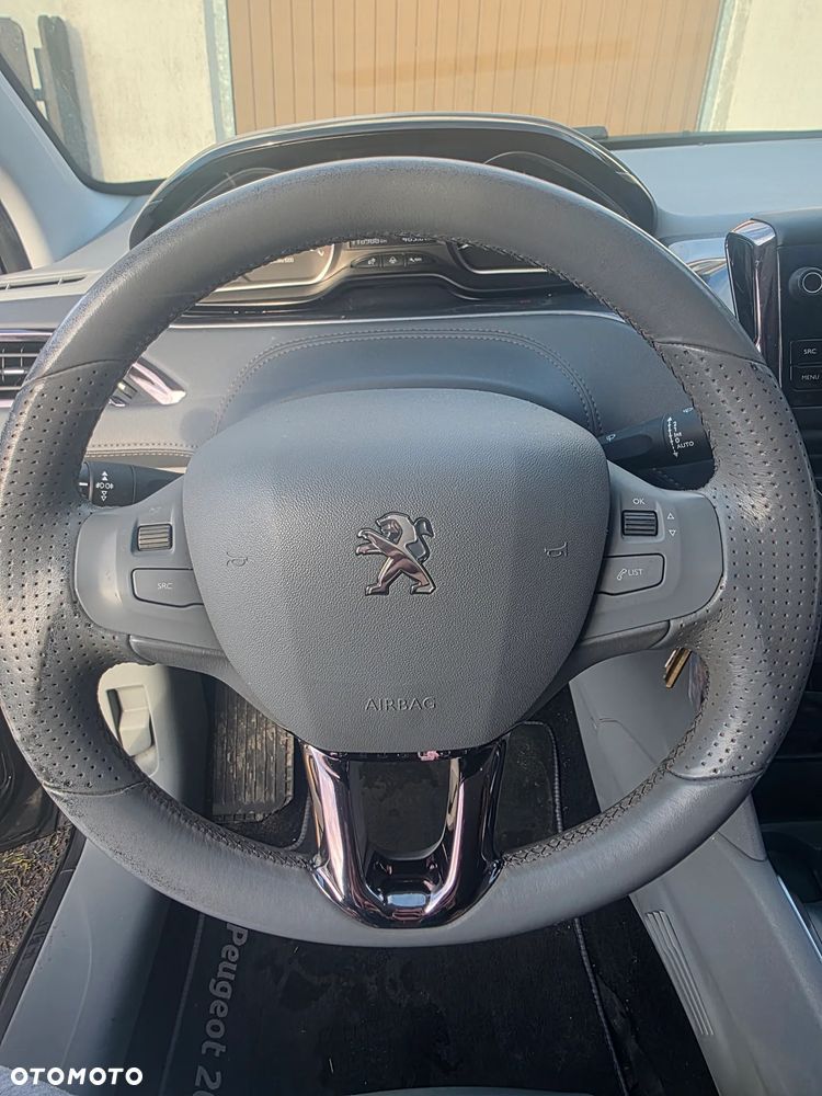 Peugeot 208 1.2 PureTech Allure - 11