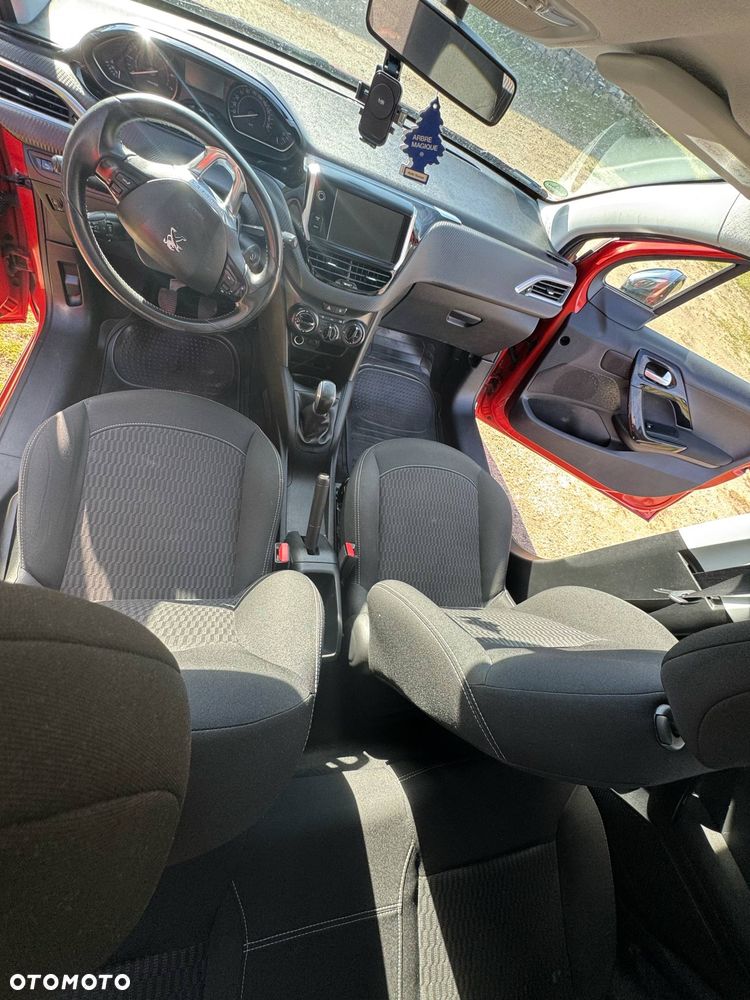 Peugeot 208 - 7