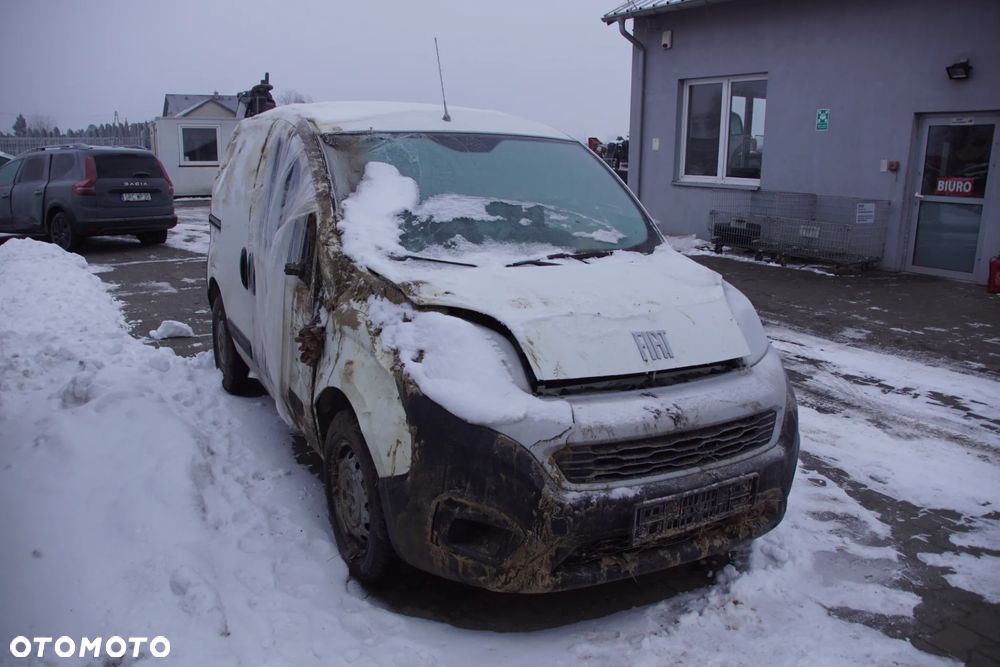 Auto na części - Fiat Fiorino III Lift 1.3 Multijet 73504436 46342387 249 2022R Silnik Skrzynia Drzwi Maska Błotnik Zderzak Szyba Lampa Klamka Deska Kokpit Sterownik Moduł Czujnik Licznik Wyświetlacz Panel Kierownica - 3