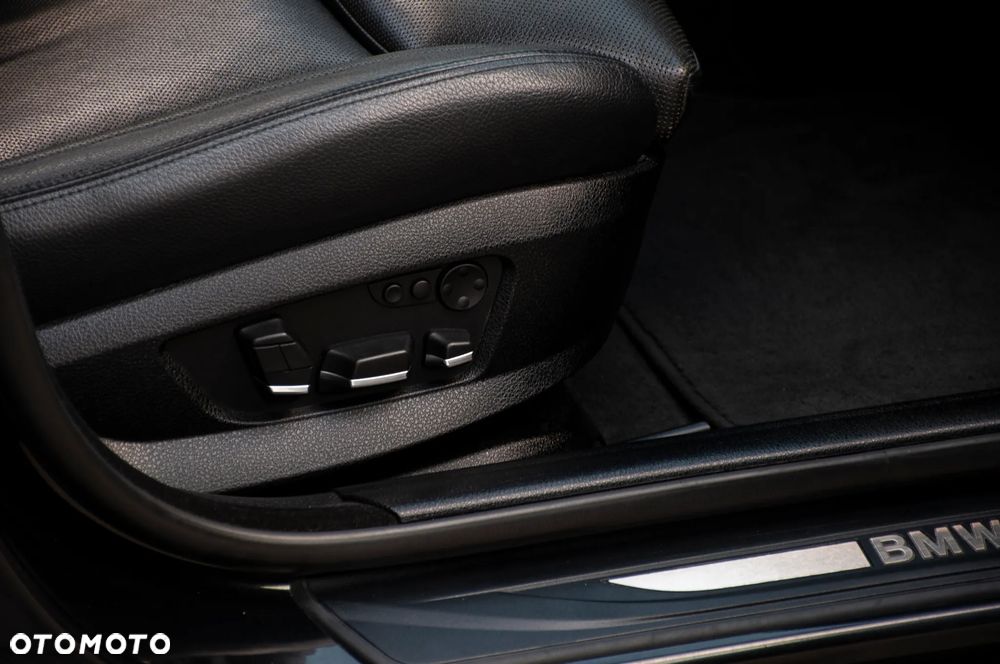 BMW Seria 5 520d - 38