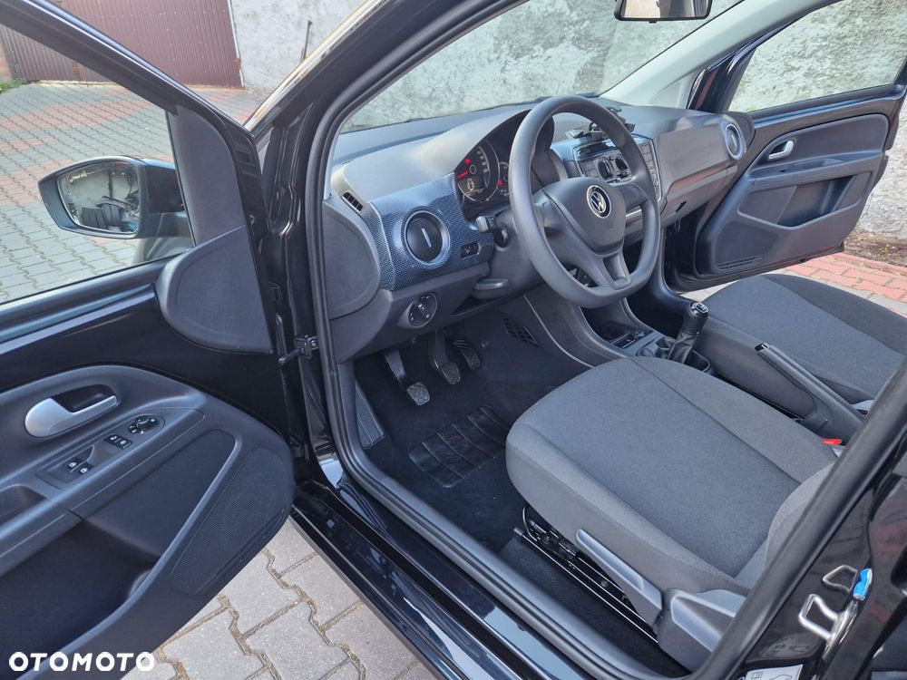 Volkswagen up! United - 11