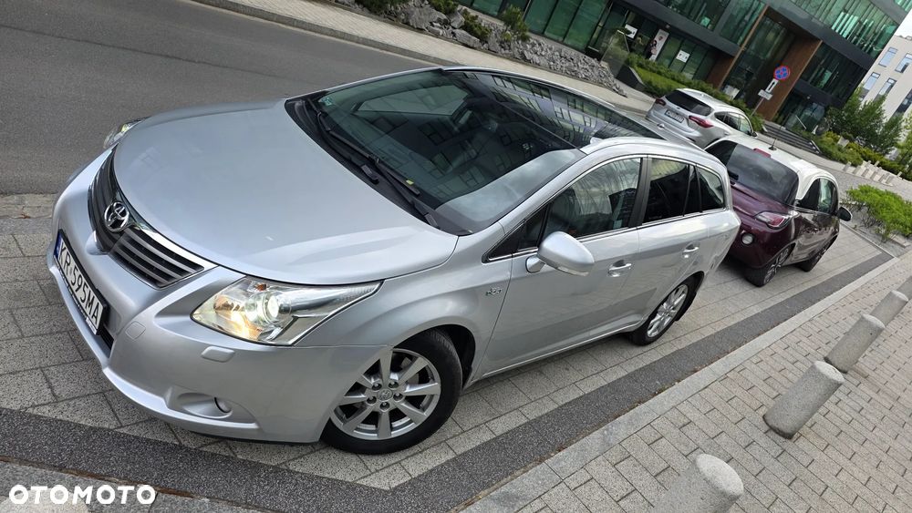 Toyota Avensis 2.2 D-4D Prestige - 2
