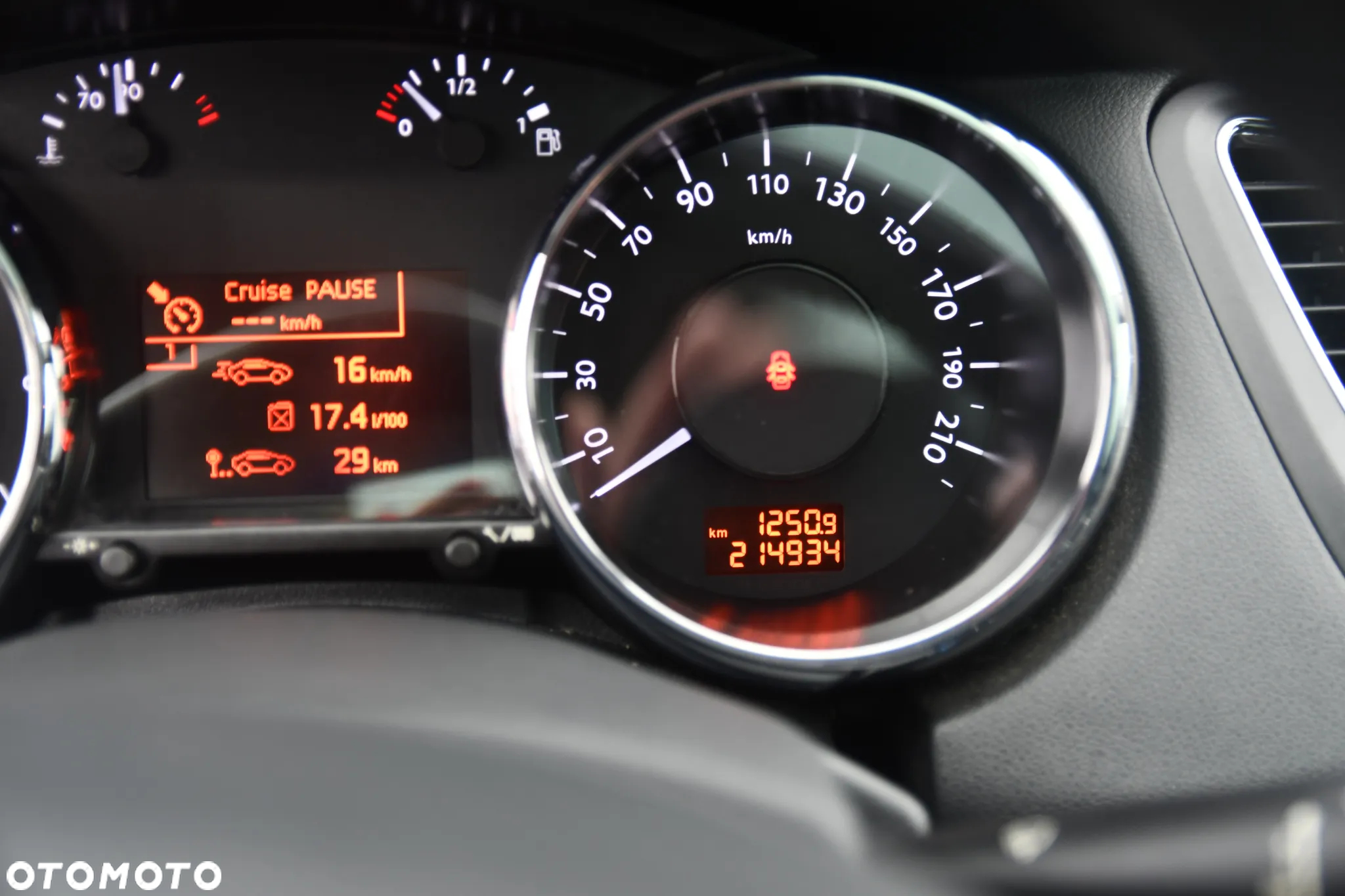 Peugeot 5008 1.6 THP Premium + - 24