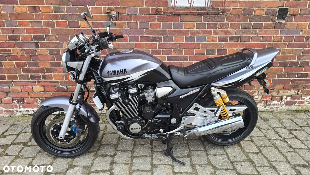 Yamaha XJR - 1