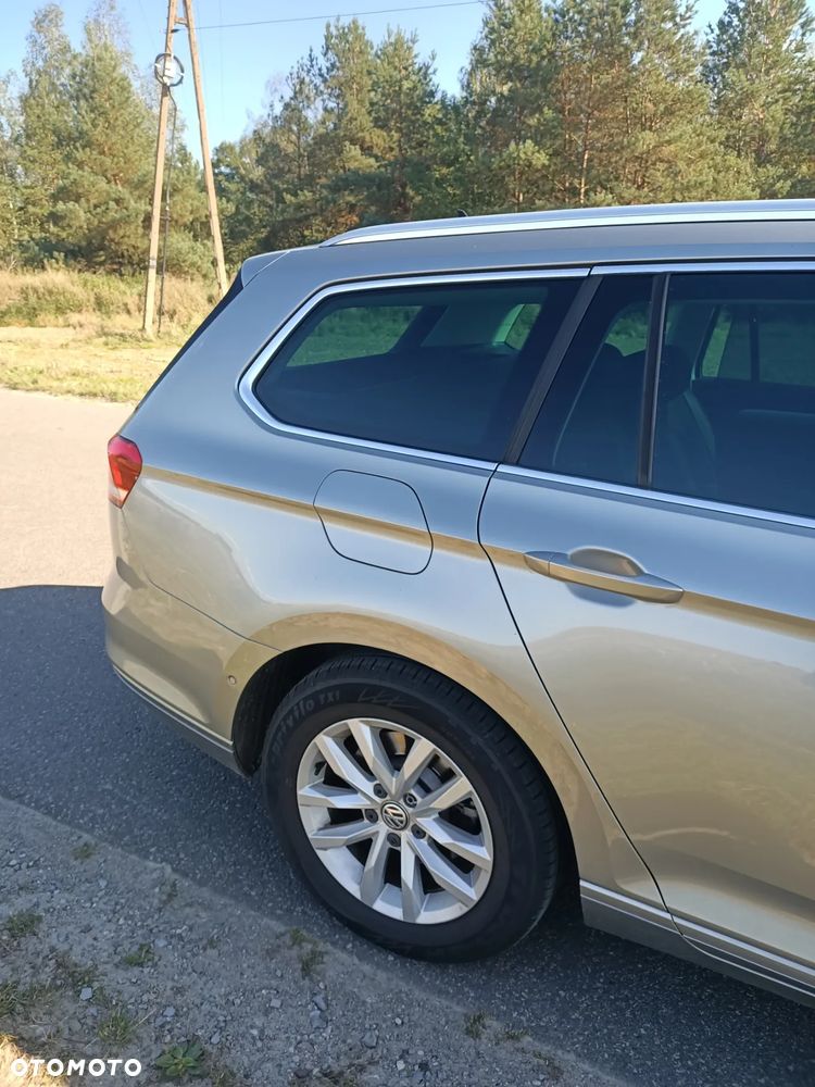 Volkswagen Passat - 12