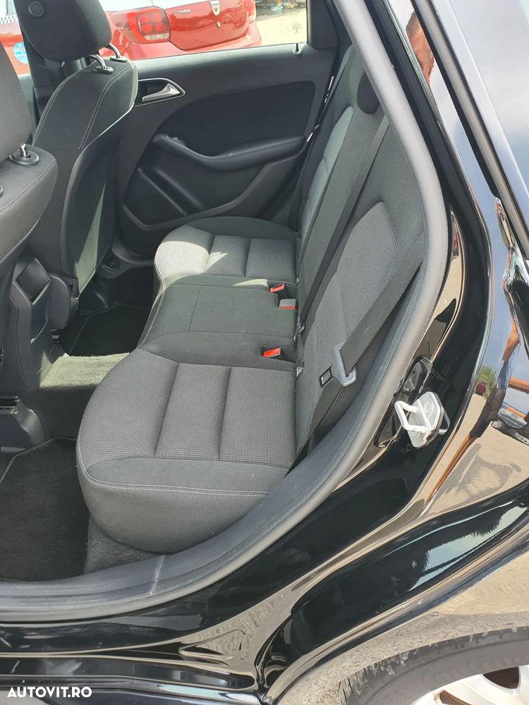 Mercedes-Benz B - 12