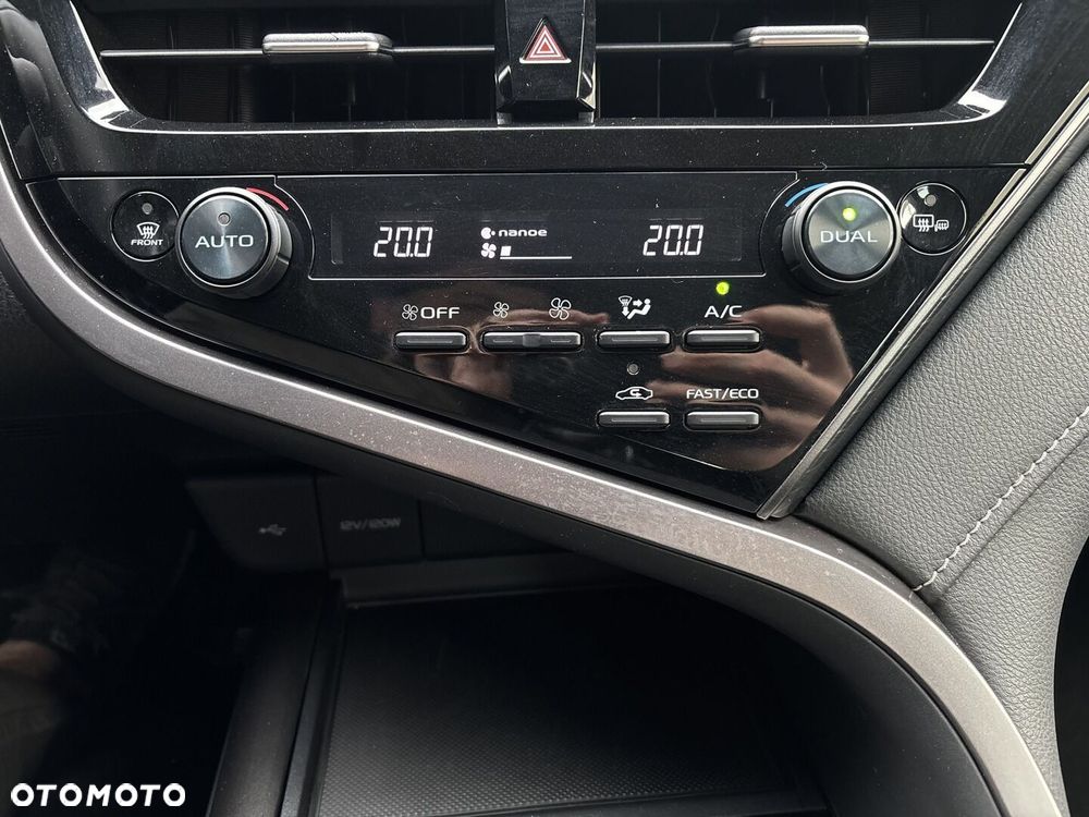 Toyota Camry 2.5 Hybrid Prestige CVT - 32