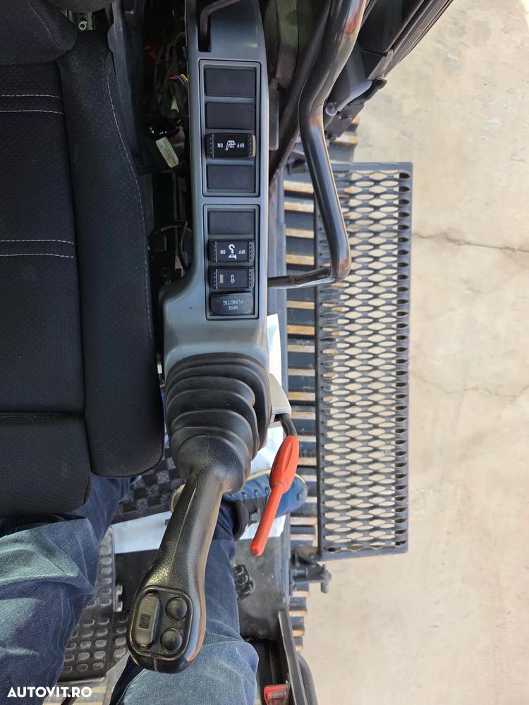 Hitachi ZX350, 2018, 8.061h, cupa noua, Masa operationala 35,6t, Inst hidr pe picon pe brate, inst hidr rotire, gresare automata, senile 90% ok, 3 pompe hidr HITACHI, produs in JAPONIA, Isuzu 282CP, Ad sapare 7,5m, ridica 22t, STARE F BUNA-PROMOTIE 89.900EUR - 5
