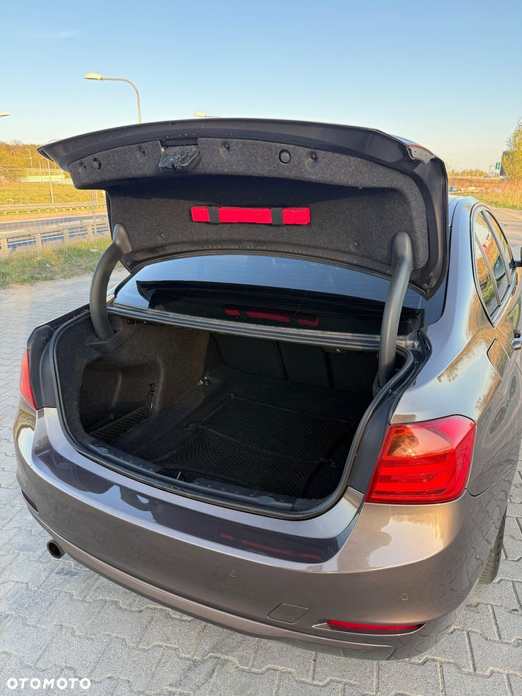 BMW Seria 3 316d - 9