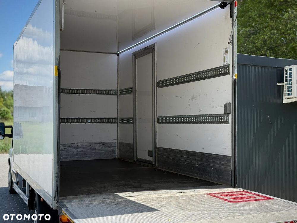 Fiat Ducato 2.3 131KM / Kontener 4,2m 8EP + Winda Palfinger 750kg / 250.476KM PRZEBIEG / 2019 ROK PRODUKCJI / ZAREJESTROWANY W PL / PO PRZEGLĄDZIE UDT / GOTOWY DO PRACY ! - 13