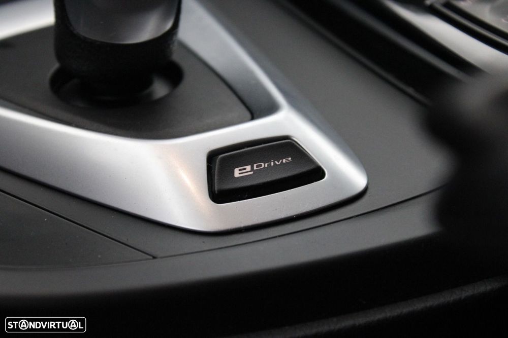 BMW 330 e iPerformance Line Sport — fotografia 24