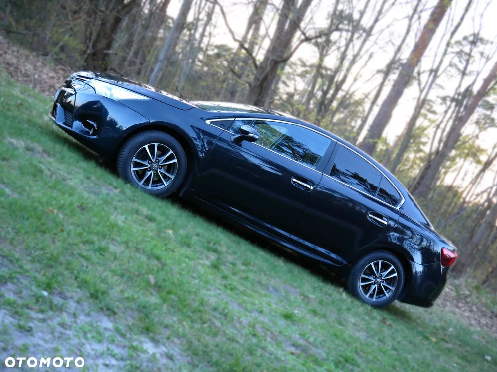 Toyota Avensis 1.8 Premium - 23