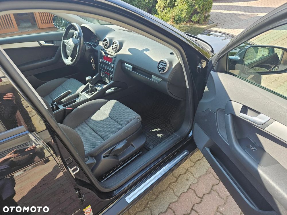 Audi A3 Sportback 1.6 TDI DPF Ambiente - 8