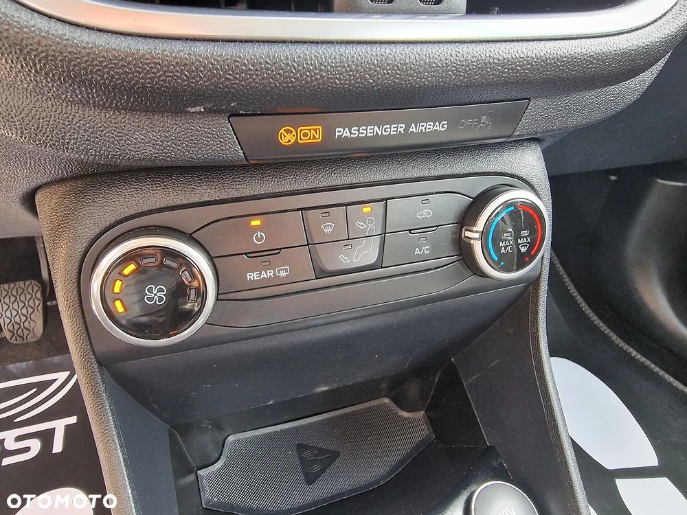 Ford Fiesta 1.0 EcoBoost S&S TITANIUM - 18