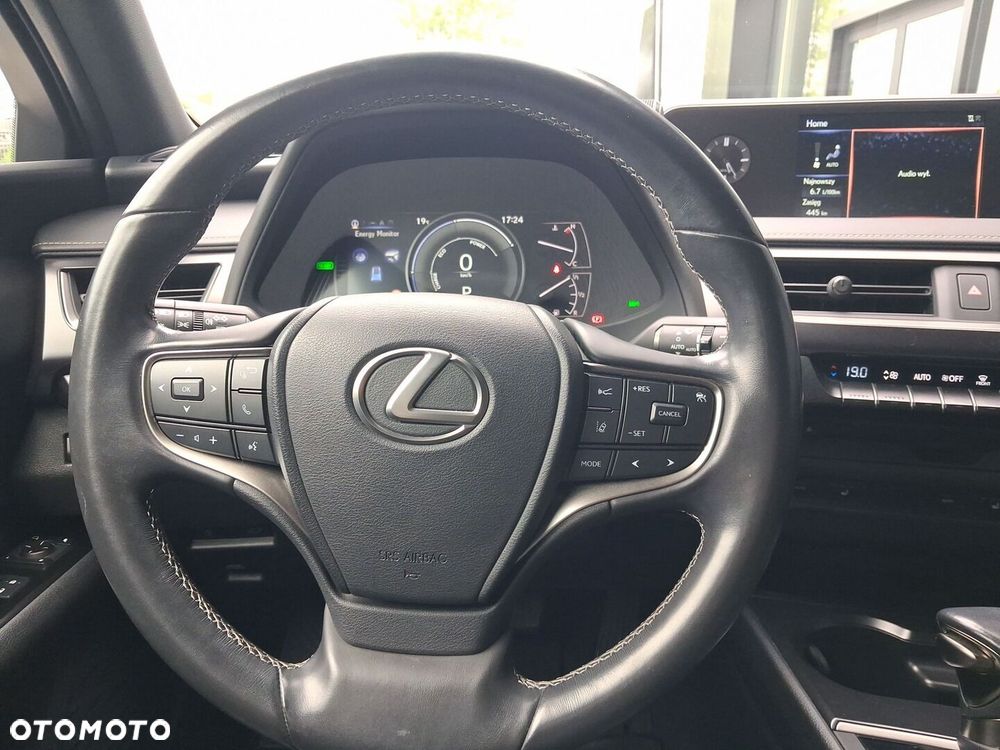 Lexus UX - 15