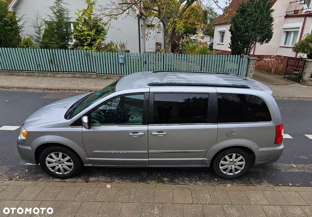 Chrysler Town & Country - 20