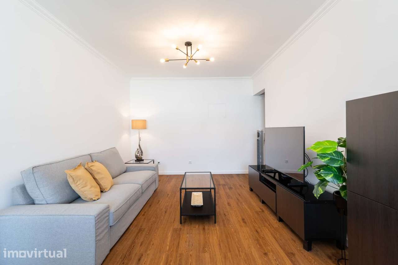 Apartment in Rua António Louro, Parede with 90 m² and 2 bedrooms - Grande imagem: 2/21