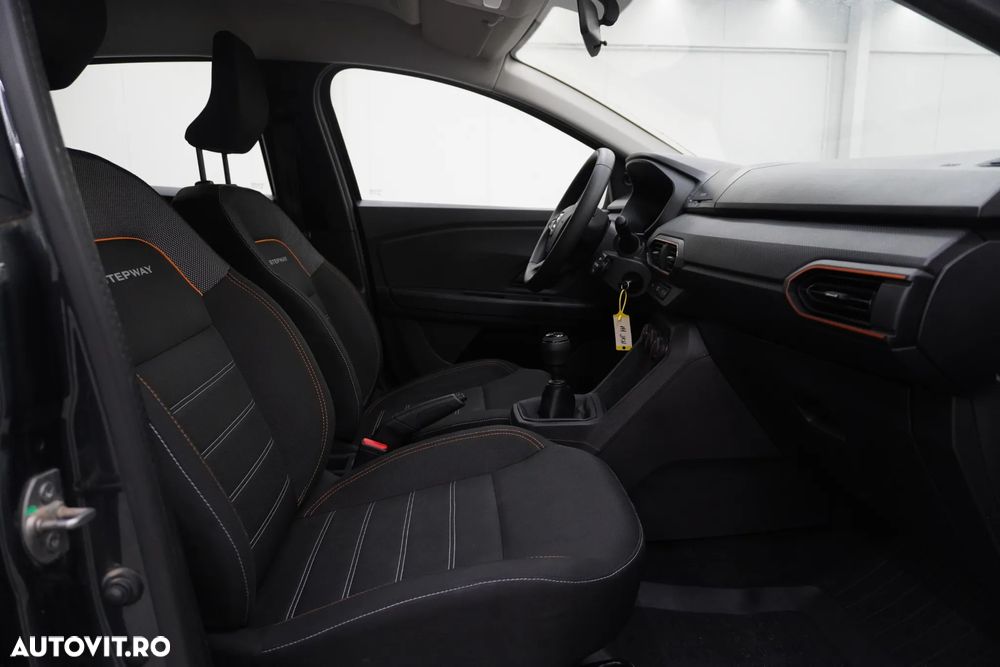 Dacia Sandero TCe 90 Essential - 10