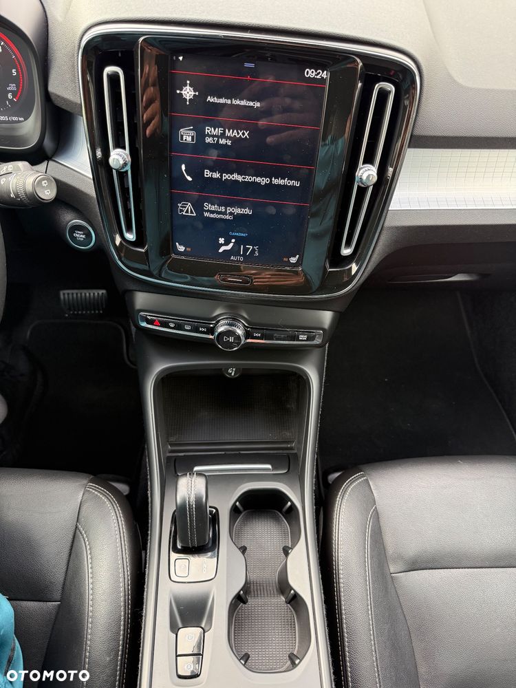 Volvo XC 40 D3 AWD Momentum Pro - 24