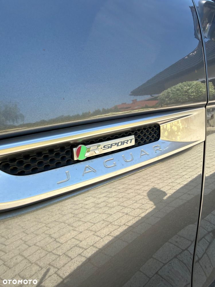Jaguar XE 20d AWD R-Sport - 19