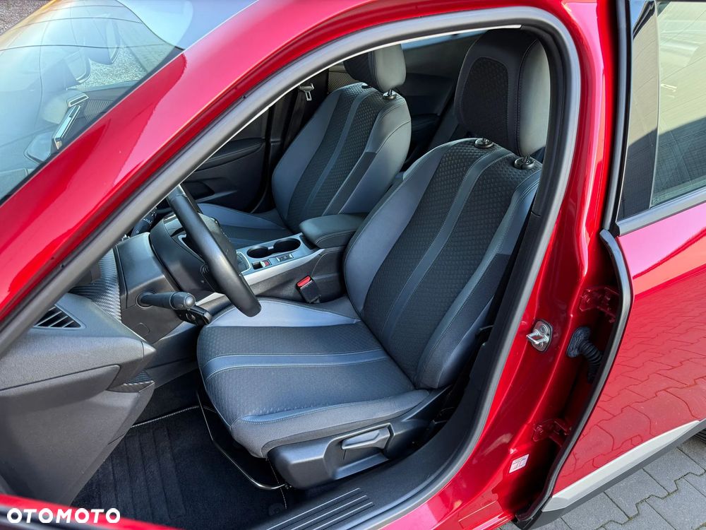 Peugeot 2008 1.2 Pure Tech Allure S&S - 18