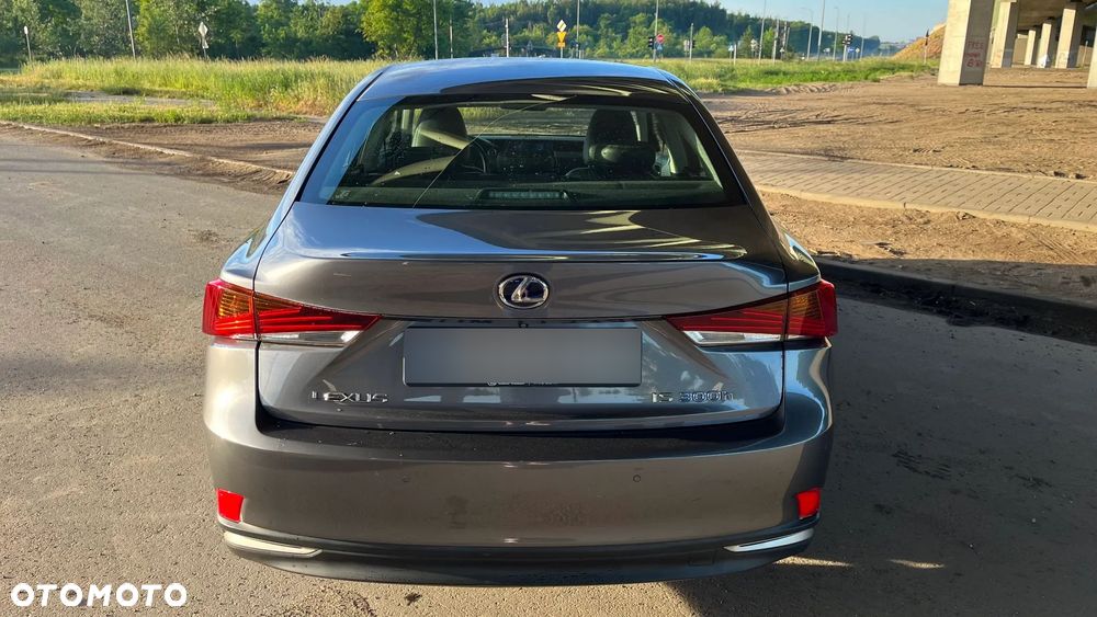 Lexus IS 300h Elegance - 9