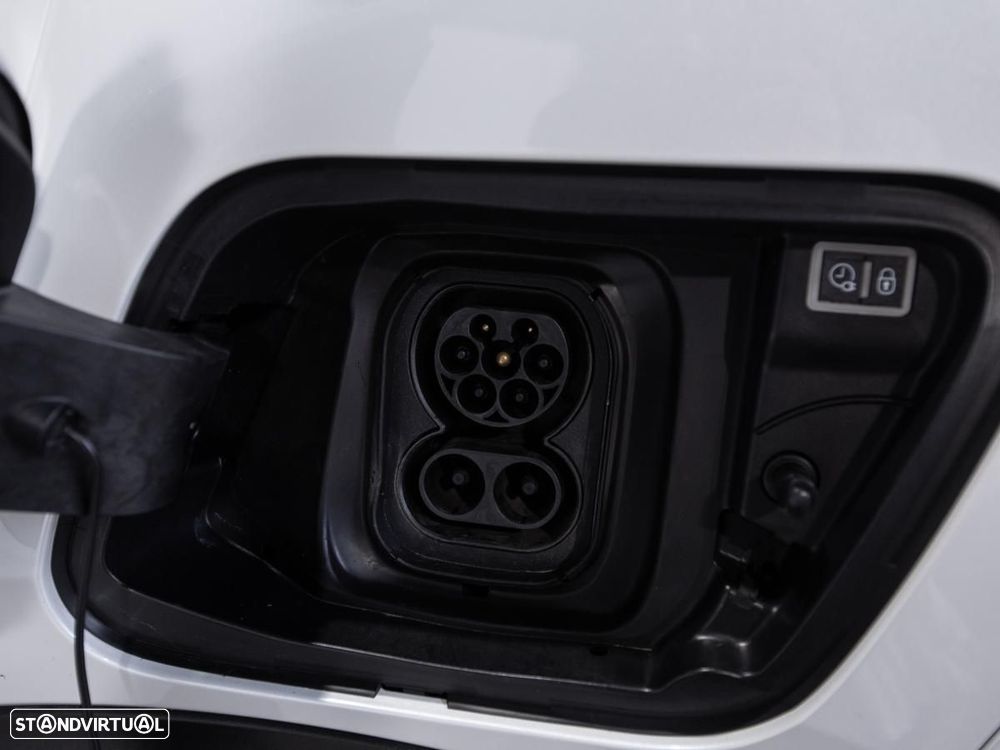 Peugeot e-2008 GT - 13