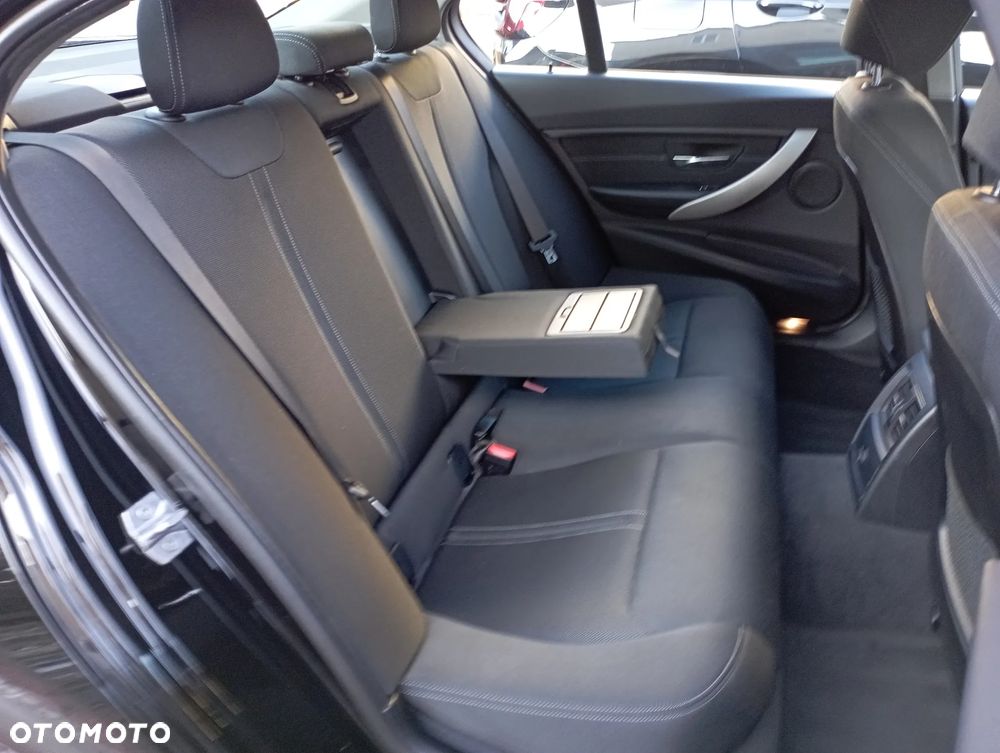 BMW Seria 3 318i - 10
