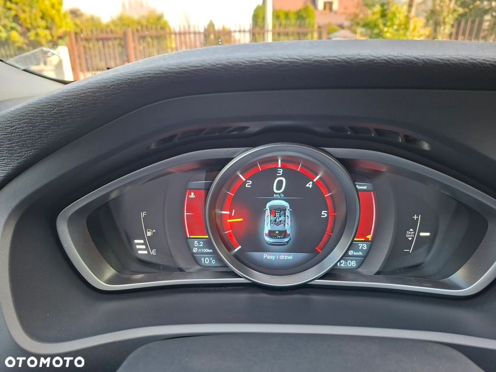 Volvo V40 - 25