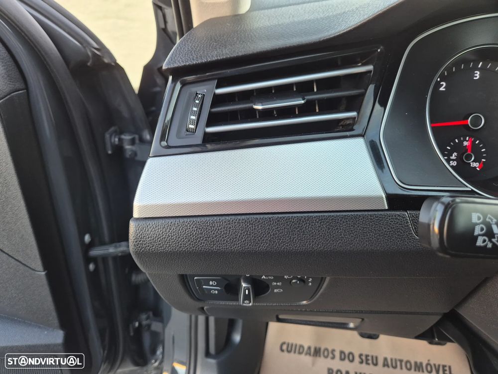 VW Passat Variant 2.0 TDI Confortline - 29