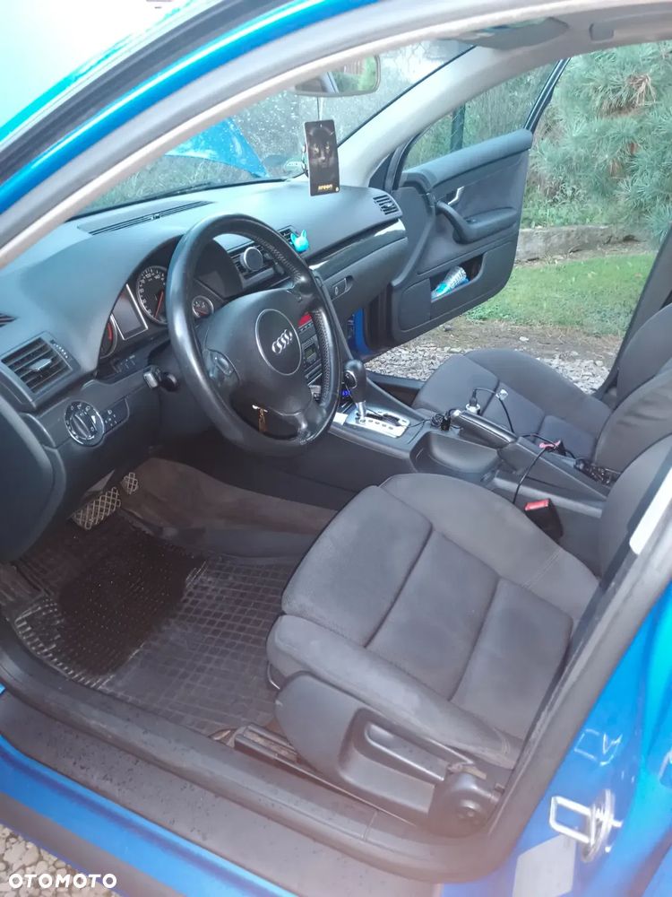 Audi A4 Limousine - 10