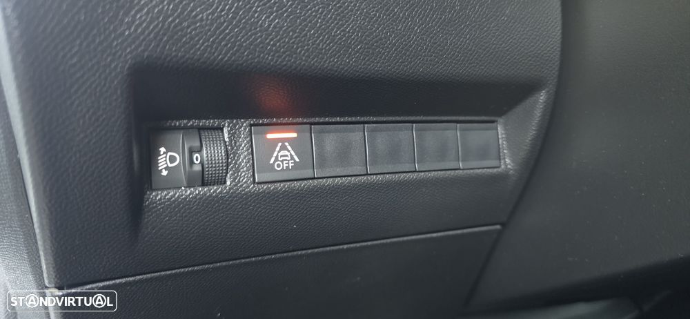 Peugeot 208 BlueHDi 100 Allure - 21