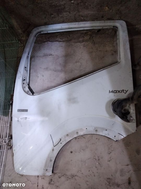 Renault Maxity Nissan Cabstar 2008r 2,5YD25 drzwi  konsola szyby zacisk osprzet silnika i inne - 3