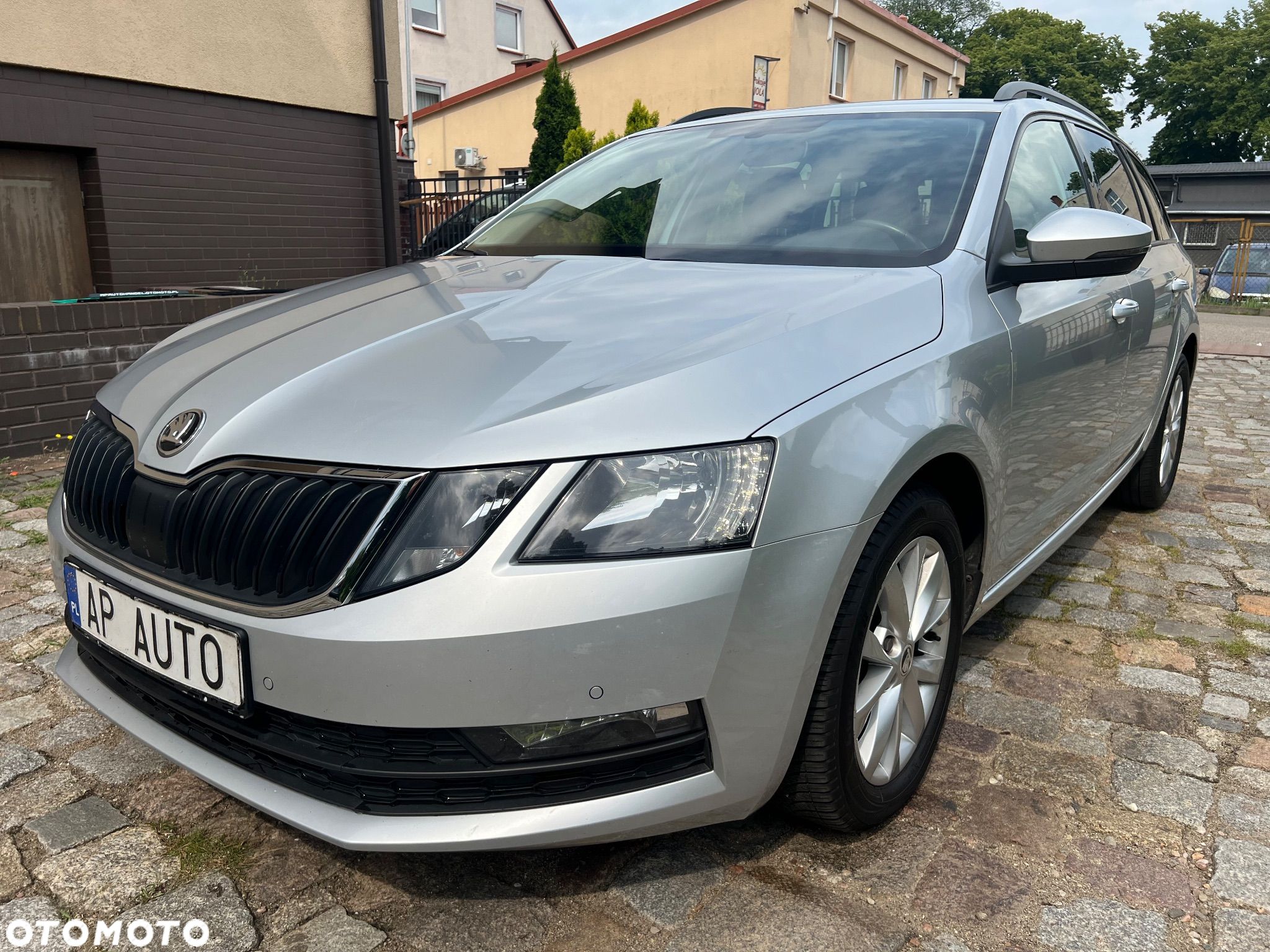 Skoda Octavia 1.6 TDI SCR Clever DSG - 1