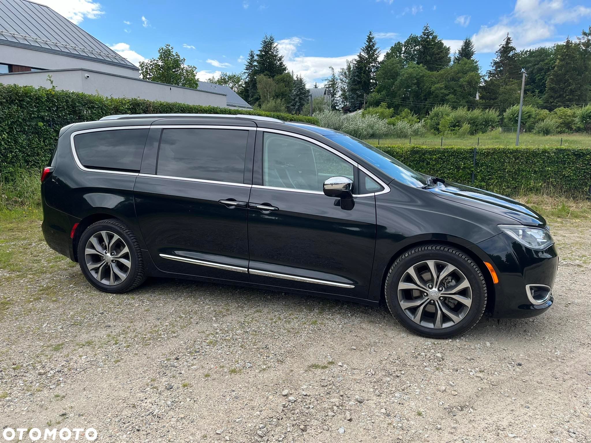 Chrysler Pacifica - 3