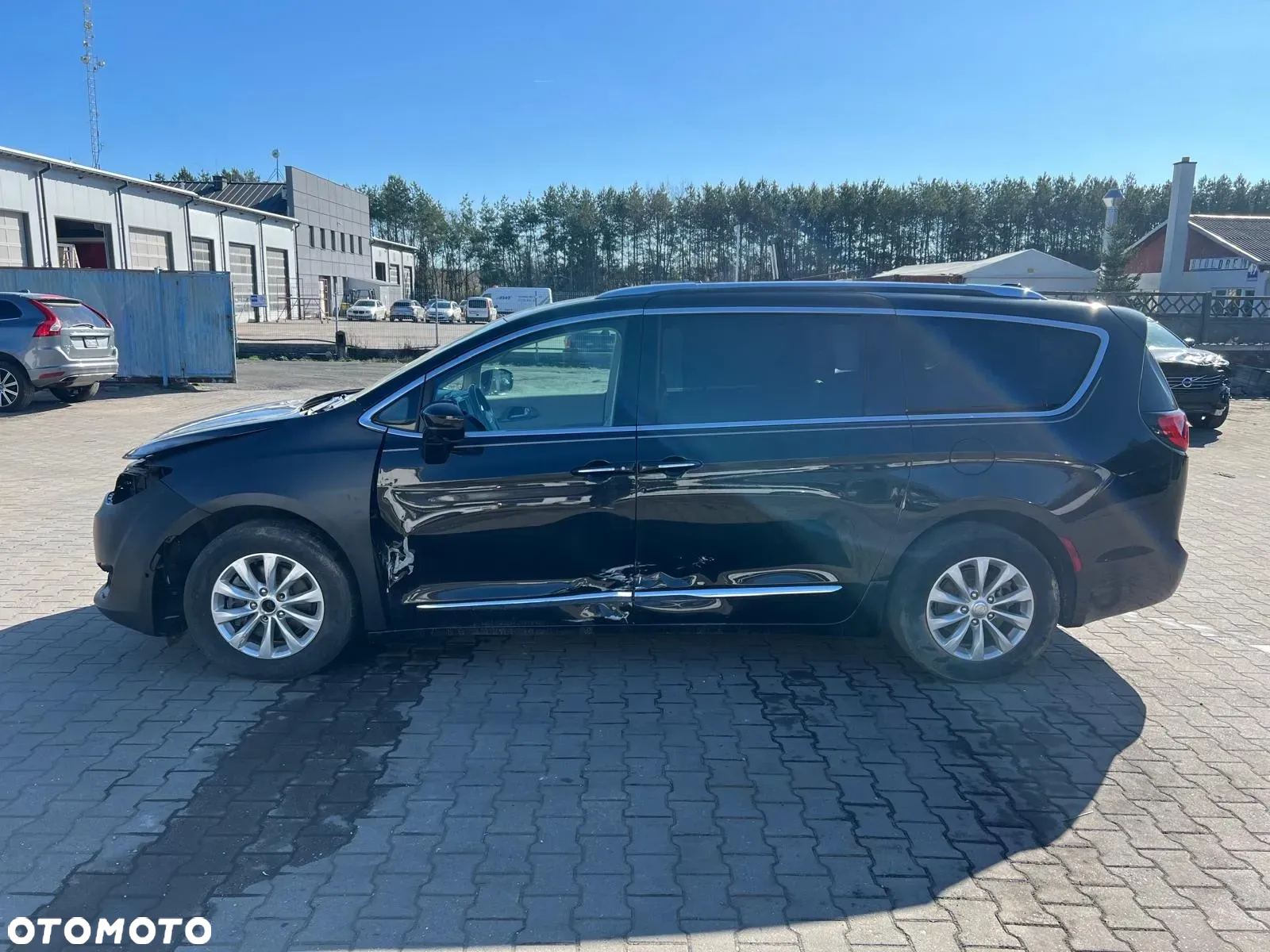 Chrysler Pacifica - 6