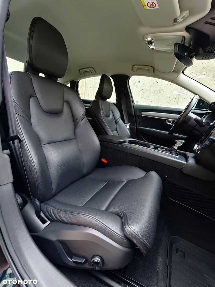 Volvo S90 D4 Momentum Pro - 22